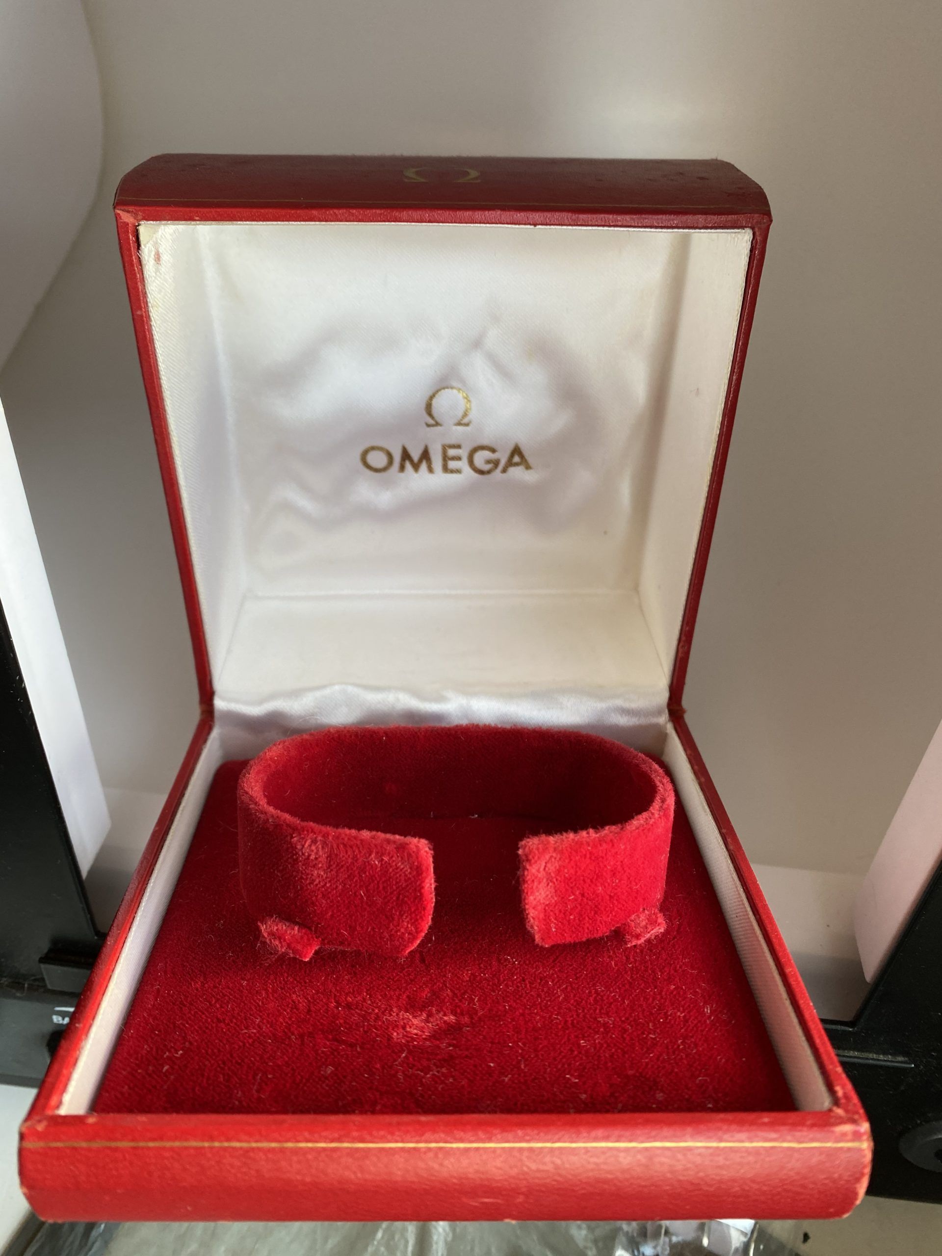 omega speedmaster travel box