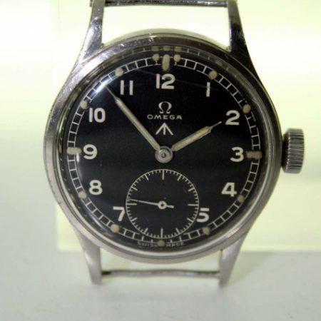 1944 30T2  WW2 British Army Officer's Wristwatch with Original British Ministry of Defence Broadarrow Dial and Military Issue Markings on Case-Back. Superb Example in Outstanding Original Condition