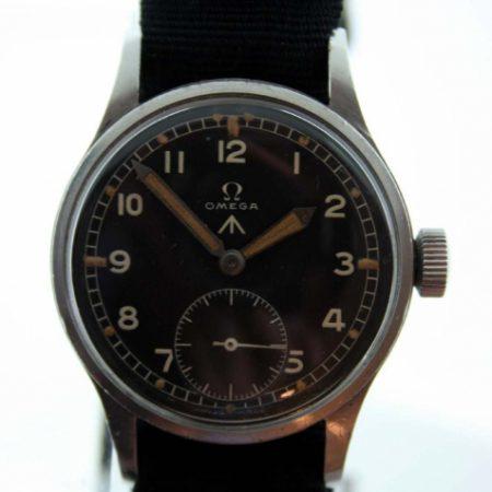 1944 30T2 WW2 British Army Officer's Wristwatch with Original British Ministry of Defence Broadarrow Dial and Military Issue Markings on Case-Back. Superb Example in Outstanding Original Condition