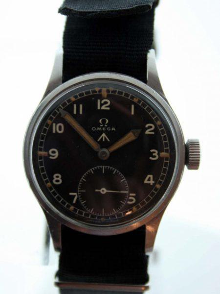 1944 30T2 WW2 British Army Officer's Wristwatch with Original British Ministry of Defence Broadarrow Dial and Military Issue Markings on Case-Back. Superb Example in Outstanding Original Condition
