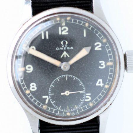 1944 "D-Day" WW2 British Army Officers W.W.W. Watch Cal. 30T2 with British MOD Military Issue Markings and Broadarrow on the Caseback Fixed Bar Lugs