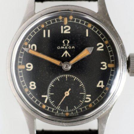 1944 "D-Day" WW2 British Military Army Officers Watch Cal. 30T2 Movement MOD Military Dial Braoadarrow and Military Issue Markings on Case-Back Original Large Winding Crown Fixed Lugs