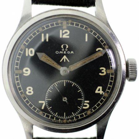 1944 "D-Day" WW2 British Military Army Officers Watch Cal. 30T2 Original MOD Military Braoadarrow Dial with Military Issue Markings on Case-Back Original Large Winding Crown Fixed Lugs