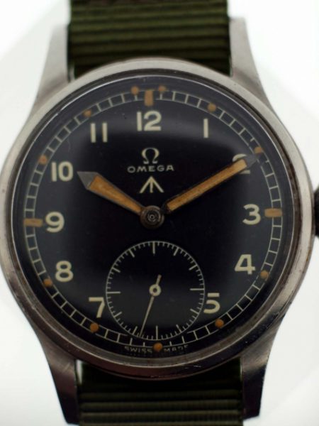1944 WW2 British Military Army Officer's Watch Cal. 30T2 Movement British MOD Dial W.W.W. Military Issue Markings on Case-Back Original Large Winding Crown Fixed Lugs