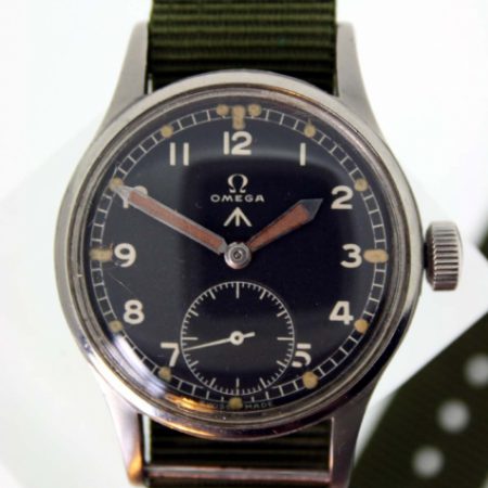 1944 WW2 British Military Army Officer's Watch with Cal. 30T2 Movement and British MOD Dial W.W.W. Military Issue Markings on Case-Back Original Large Winding Crown Fixed Bar Lugs