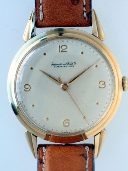 1952 Rare Cal. 89 with Original "Shark Fin" Dial in Unusual Claw Scalloped Lug Oversized 18k Gold Case with Original Crown. Perfect Original Condition on Real Ostrich Skin Strap