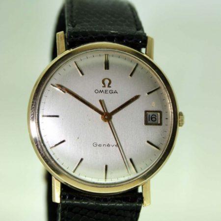 Vintage 1968 Solid Gold Geneve Calendar Watch Beautiful Original Dial with Quick-Set Date Function High-Grade Manual Wind Movement Adjusted to Two (2) Positions. Comes On Lizard Skin Strap