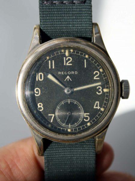 c1945 WW2 British Army Officers Watch with Military Issue Numbers W.W.W. L15338 and Broadarrow on the Case-Back and 15 Jewel Movement Cal. 022 K A Superb Example